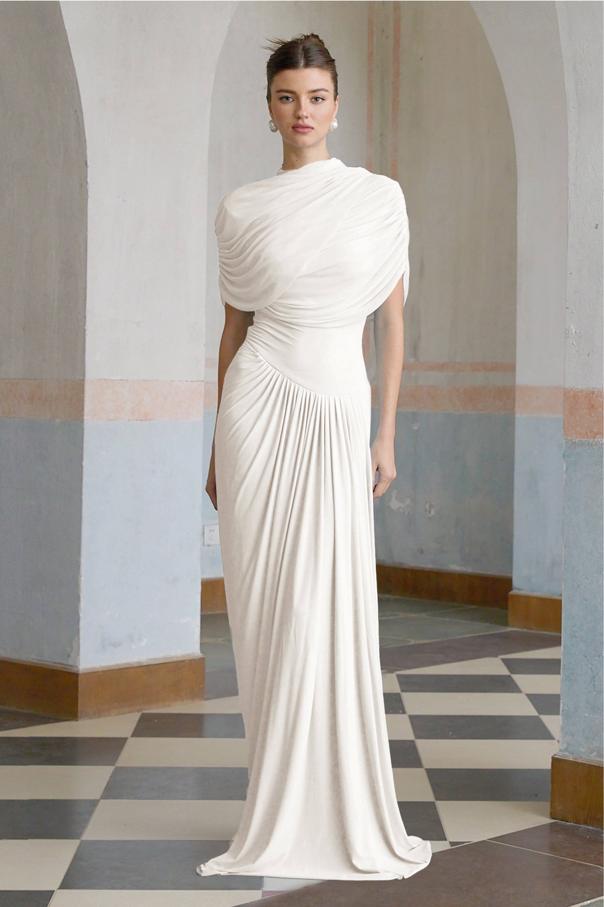 Vestido largo plisado asimétrico de Catherine White