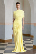 Vestido largo plisado asimétrico Catherine en amarillo