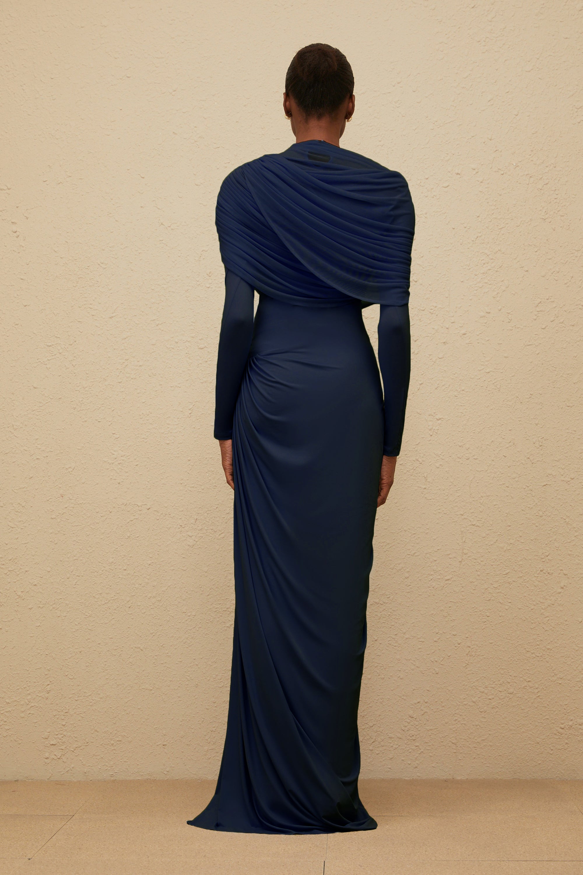 Vestido largo asimétrico plisado