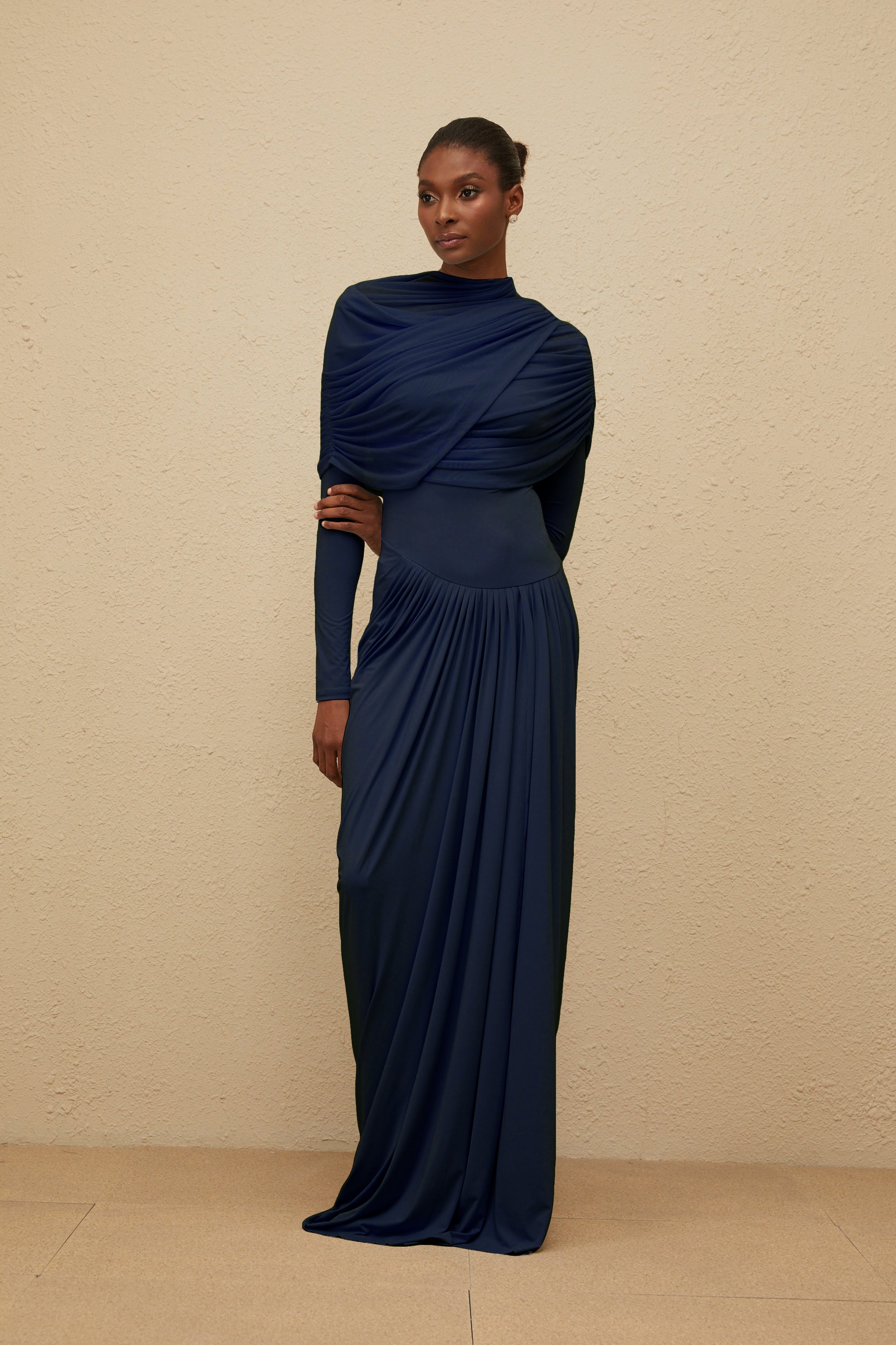 Vestido largo asimétrico plisado