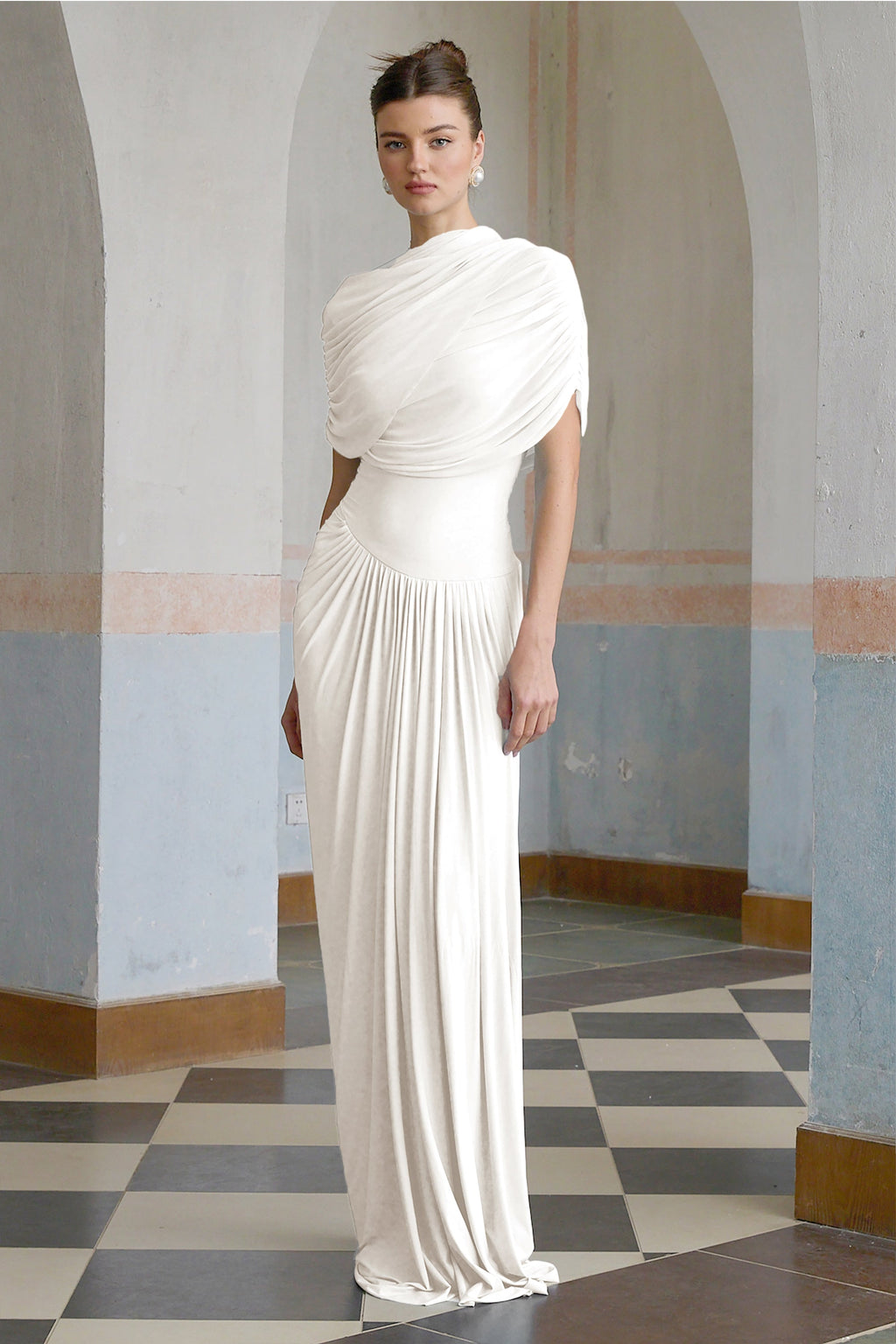 Vestido largo plisado asimétrico de Catherine White