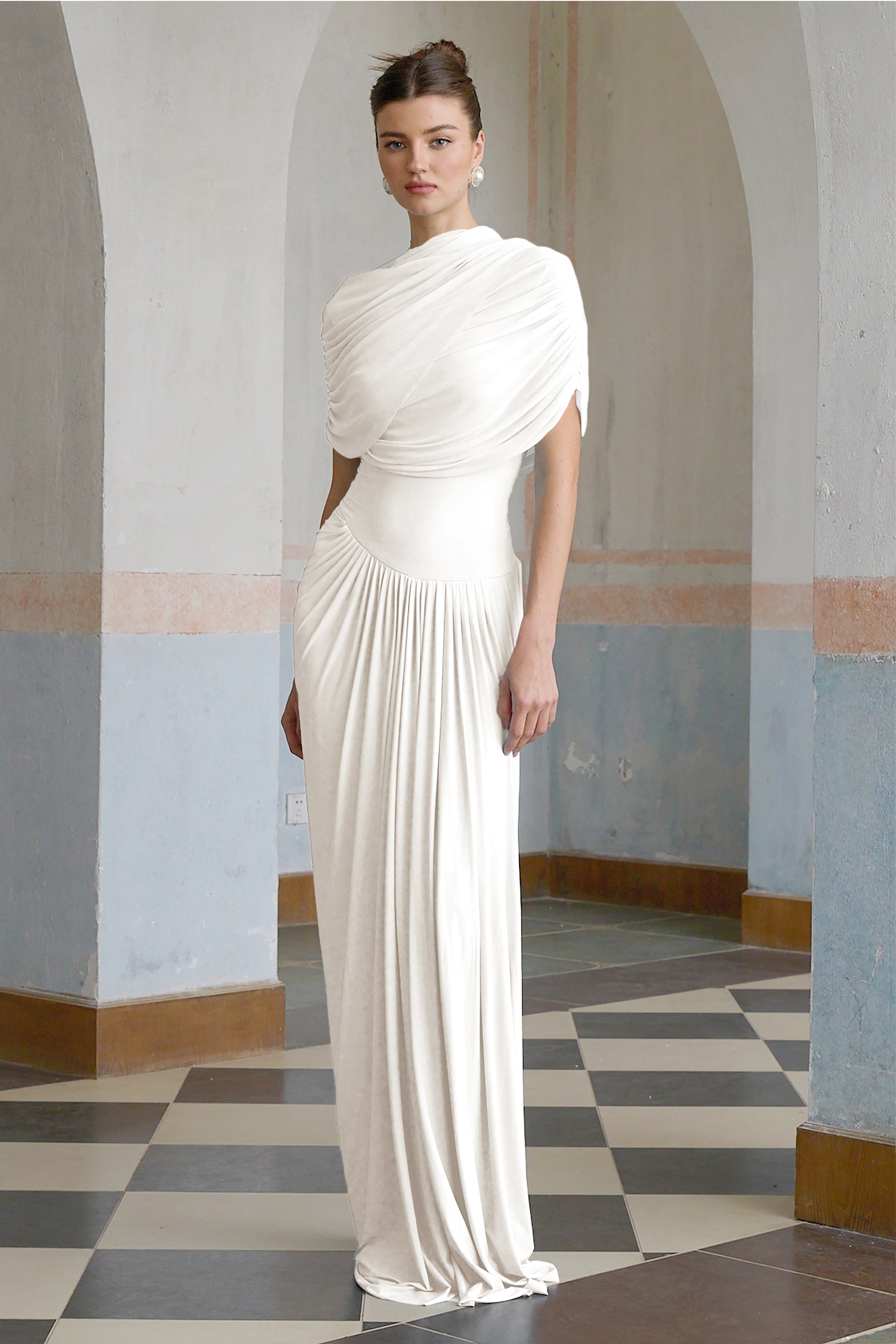 Vestido largo plisado asimétrico de Catherine White