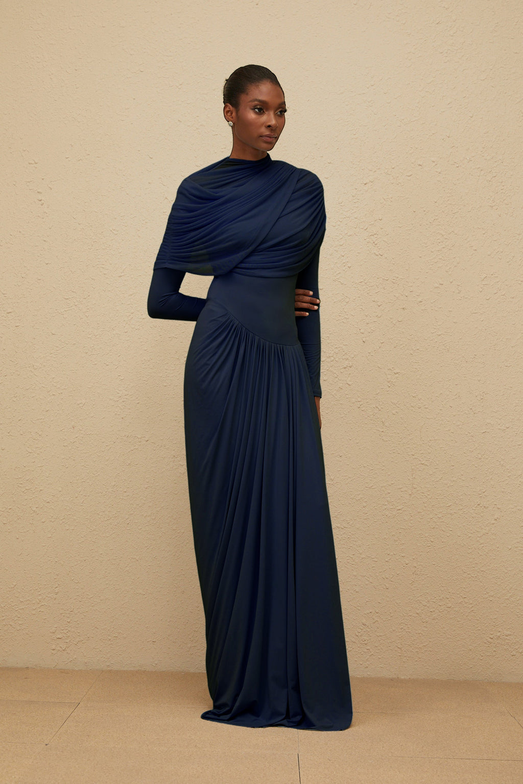 Vestido largo asimétrico plisado