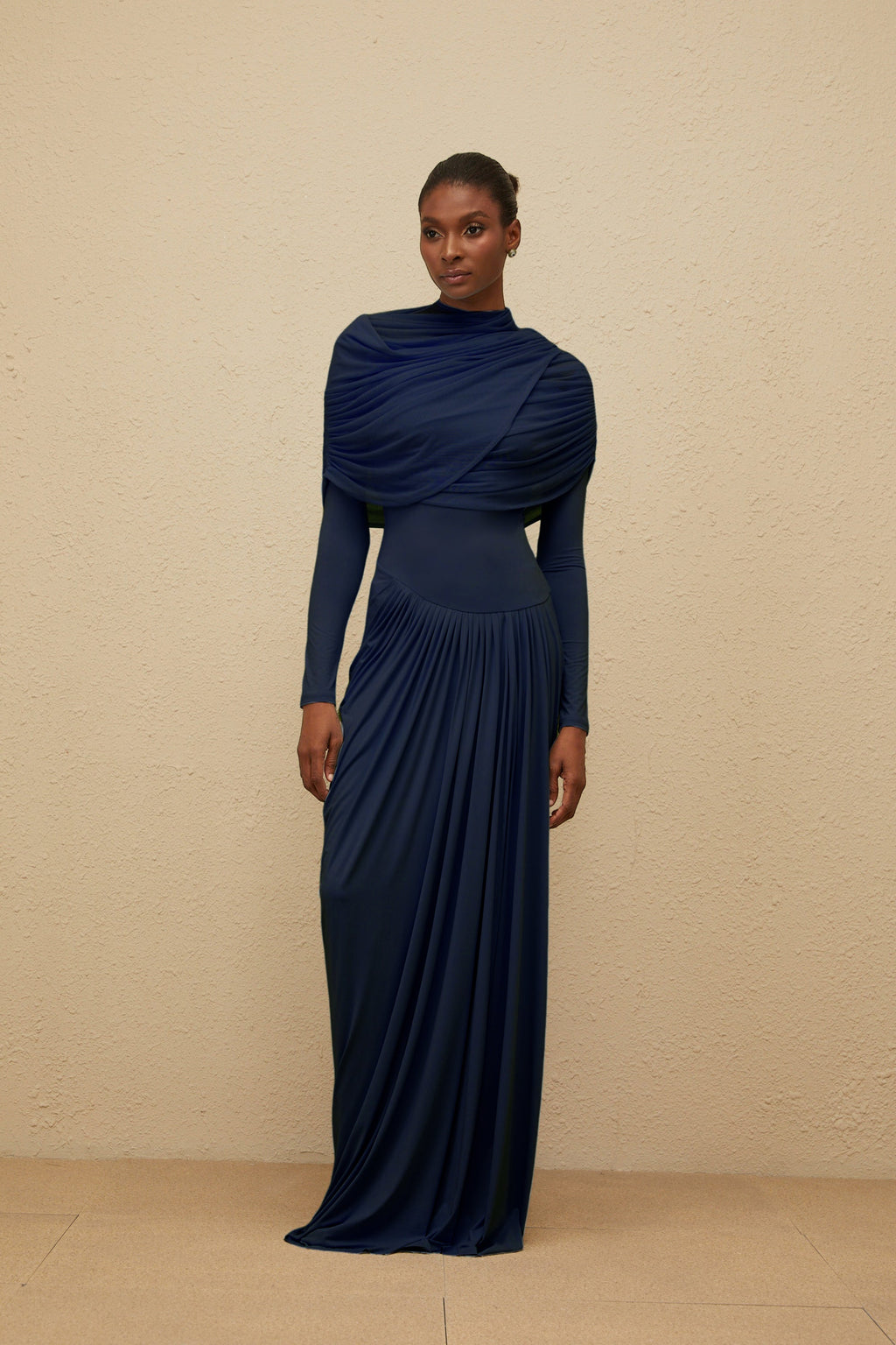 Vestido largo asimétrico plisado