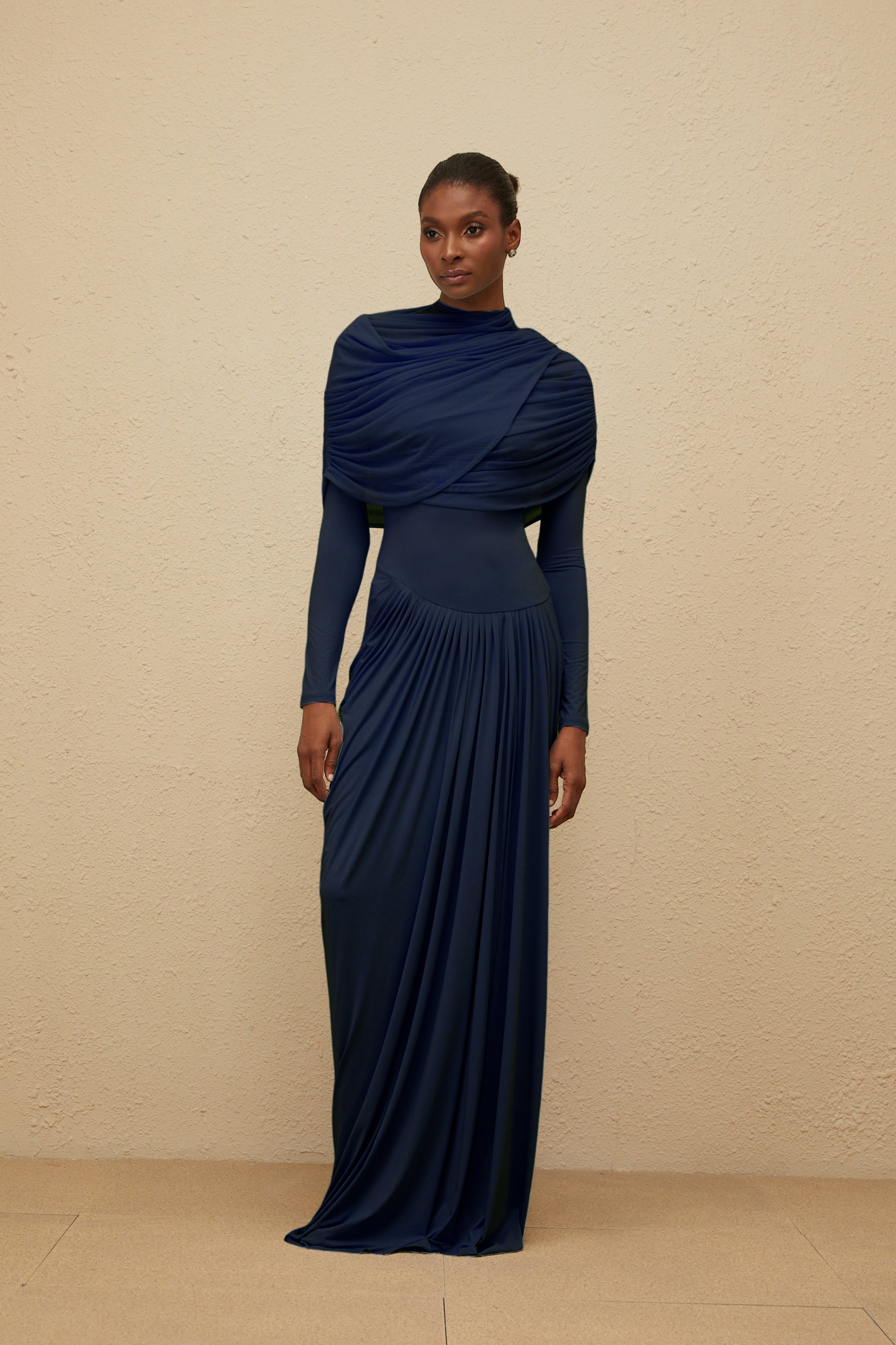 Vestido largo asimétrico plisado