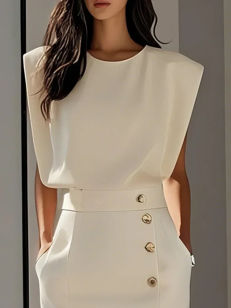 Vestido  liso con abertura con botones y escote redondo