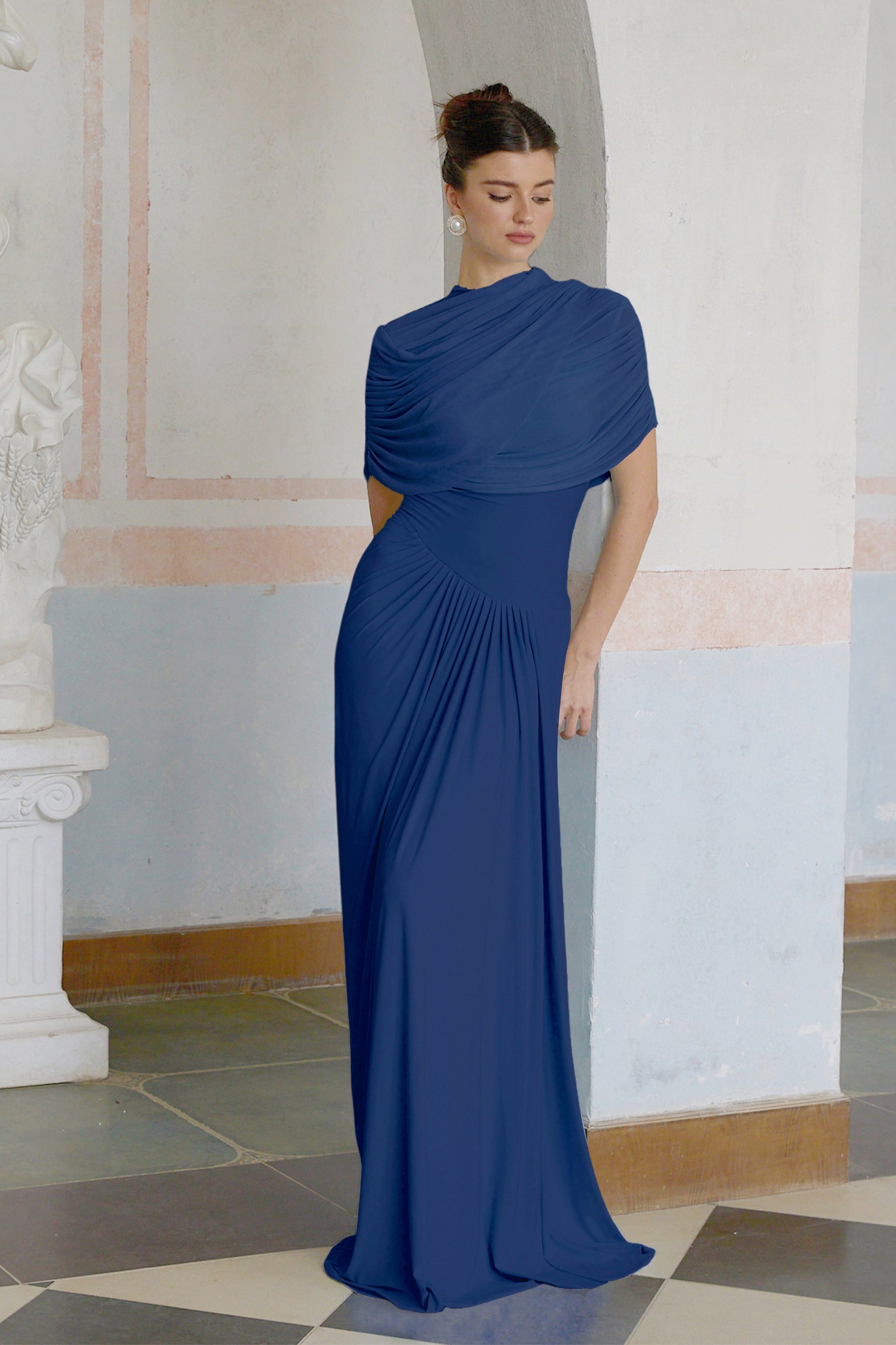 Vestido largo plisado  en azul marino