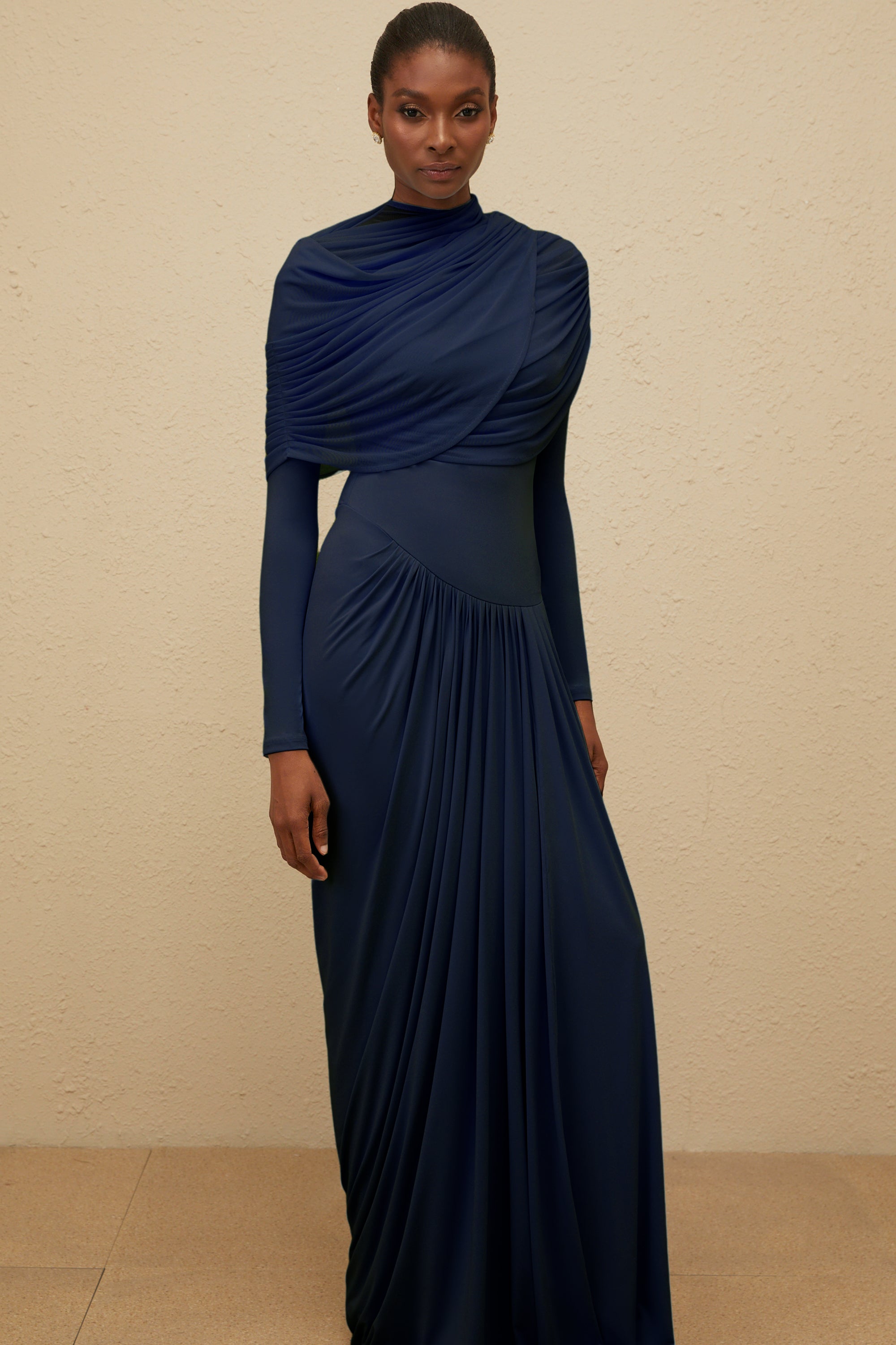 Vestido largo asimétrico plisado