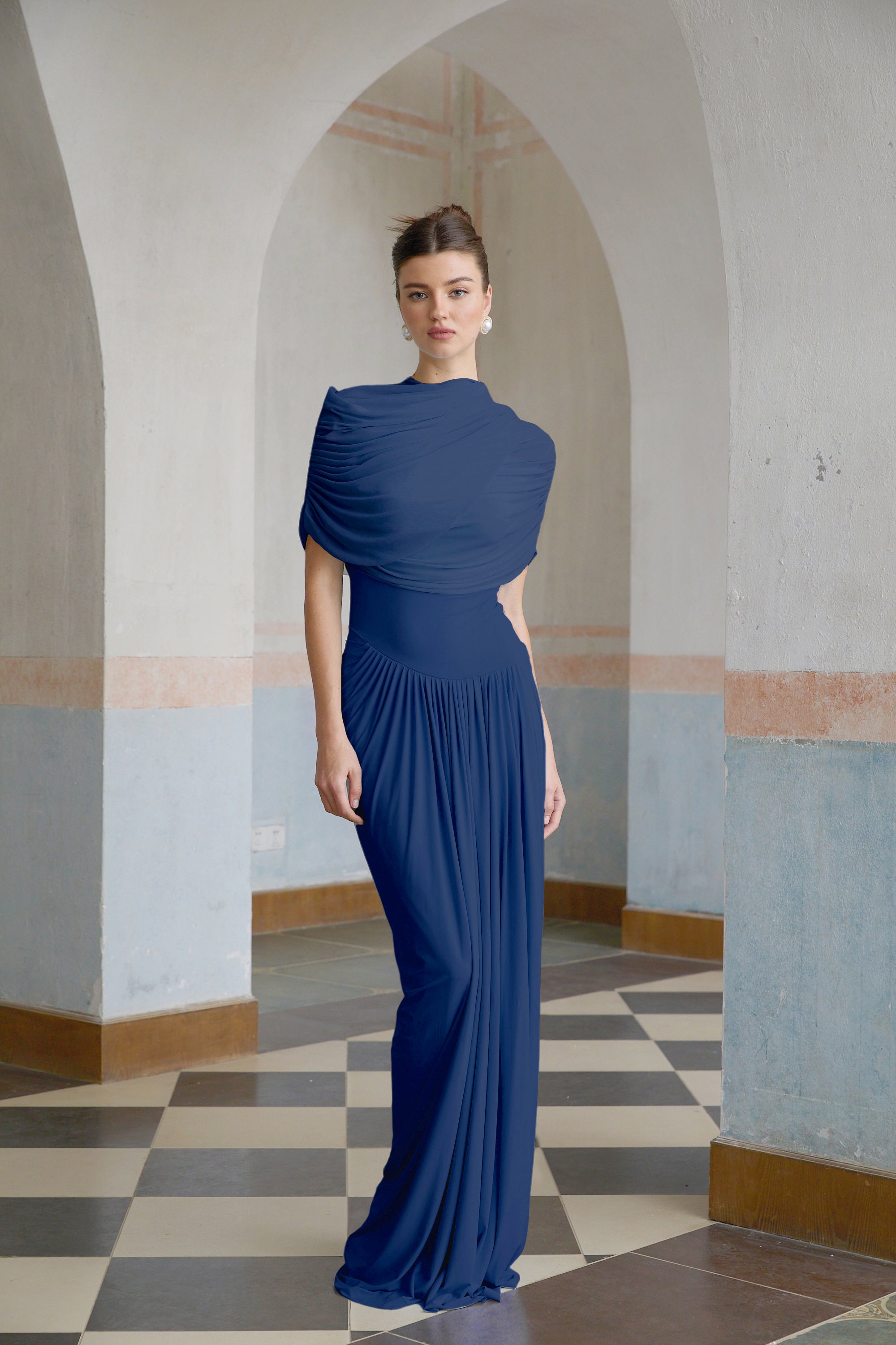 Vestido largo plisado  en azul marino