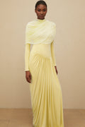 Vestido largo de manga larga con pliegues