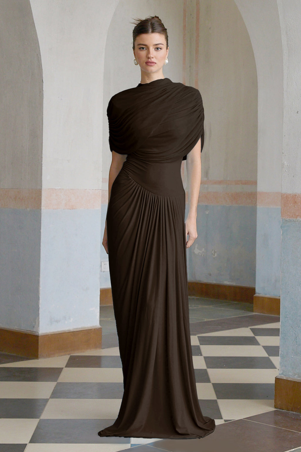 Vestido maxi asimétrico plisado Catherine en marrón