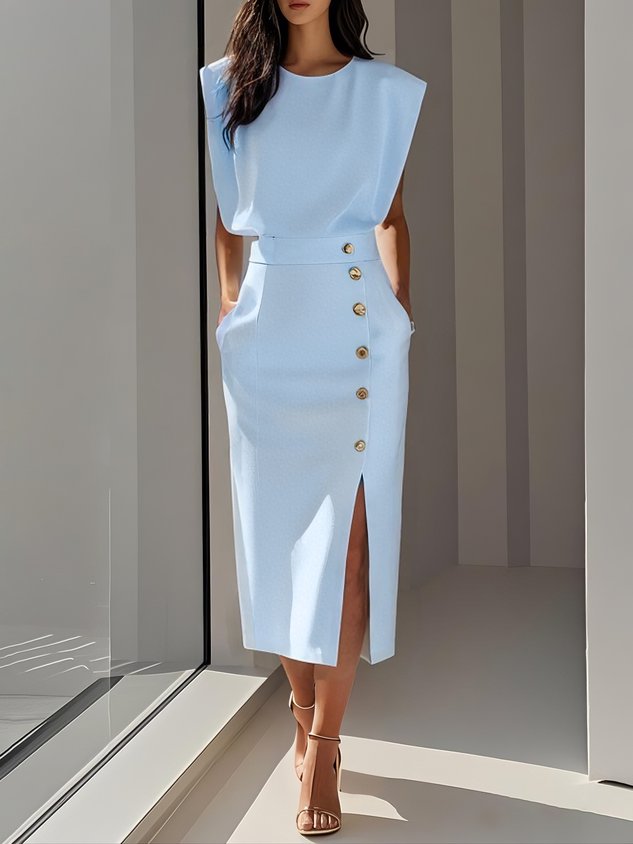 Vestido  liso con abertura con botones y escote redondo