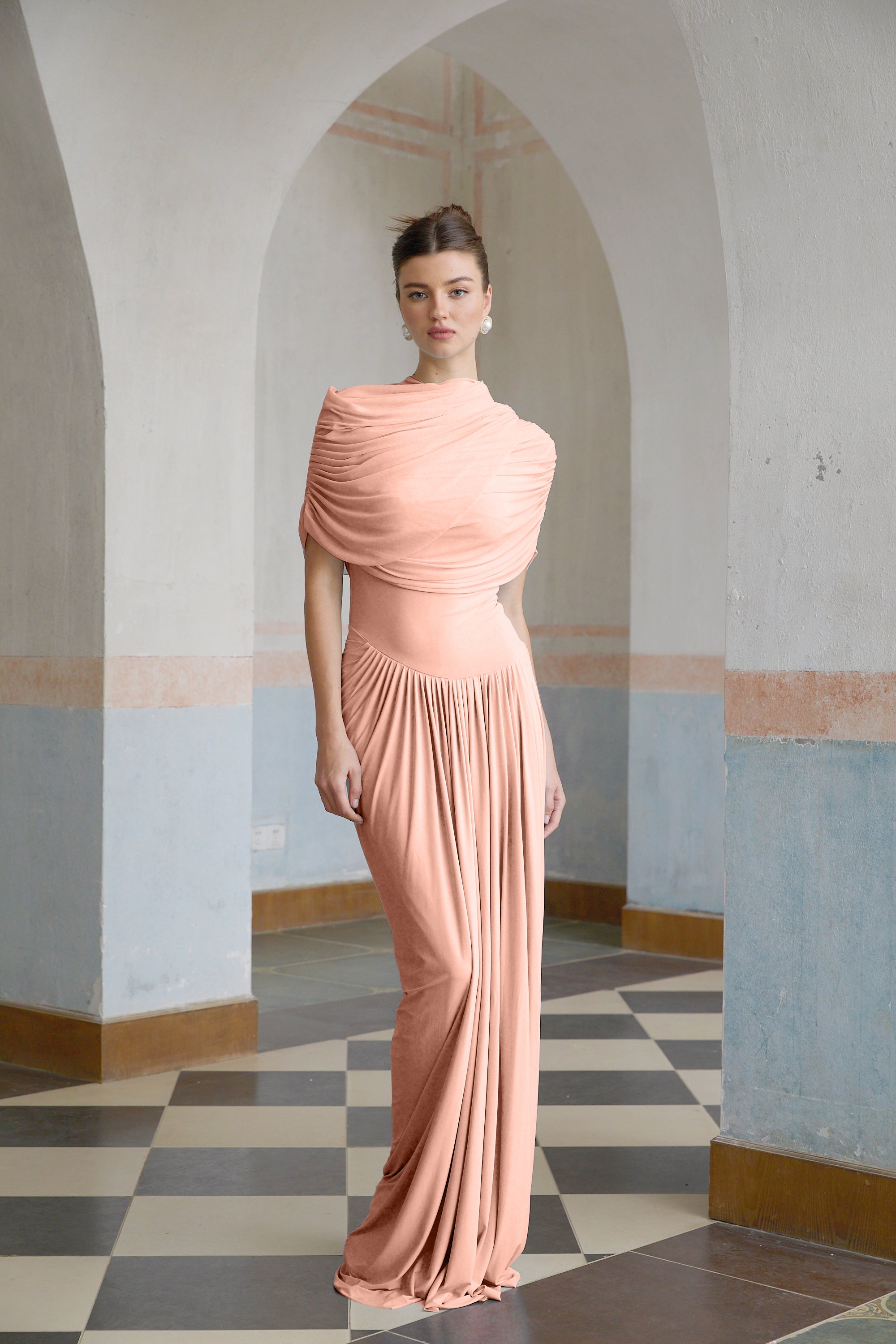 Vestido largo plisado asimétrico Catherine en rosa