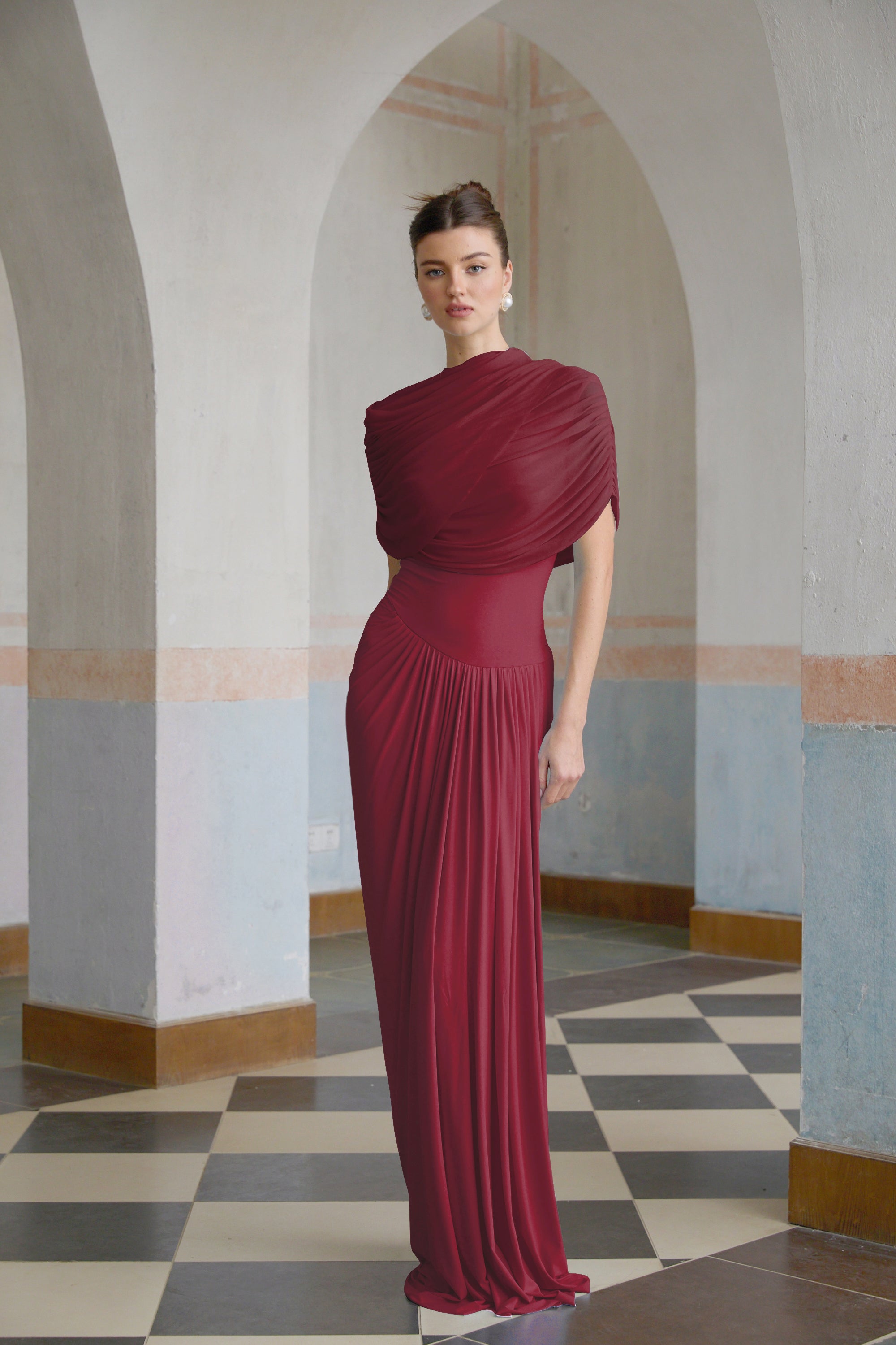 Vestido largo plisado asimétrico Catherine en rojo