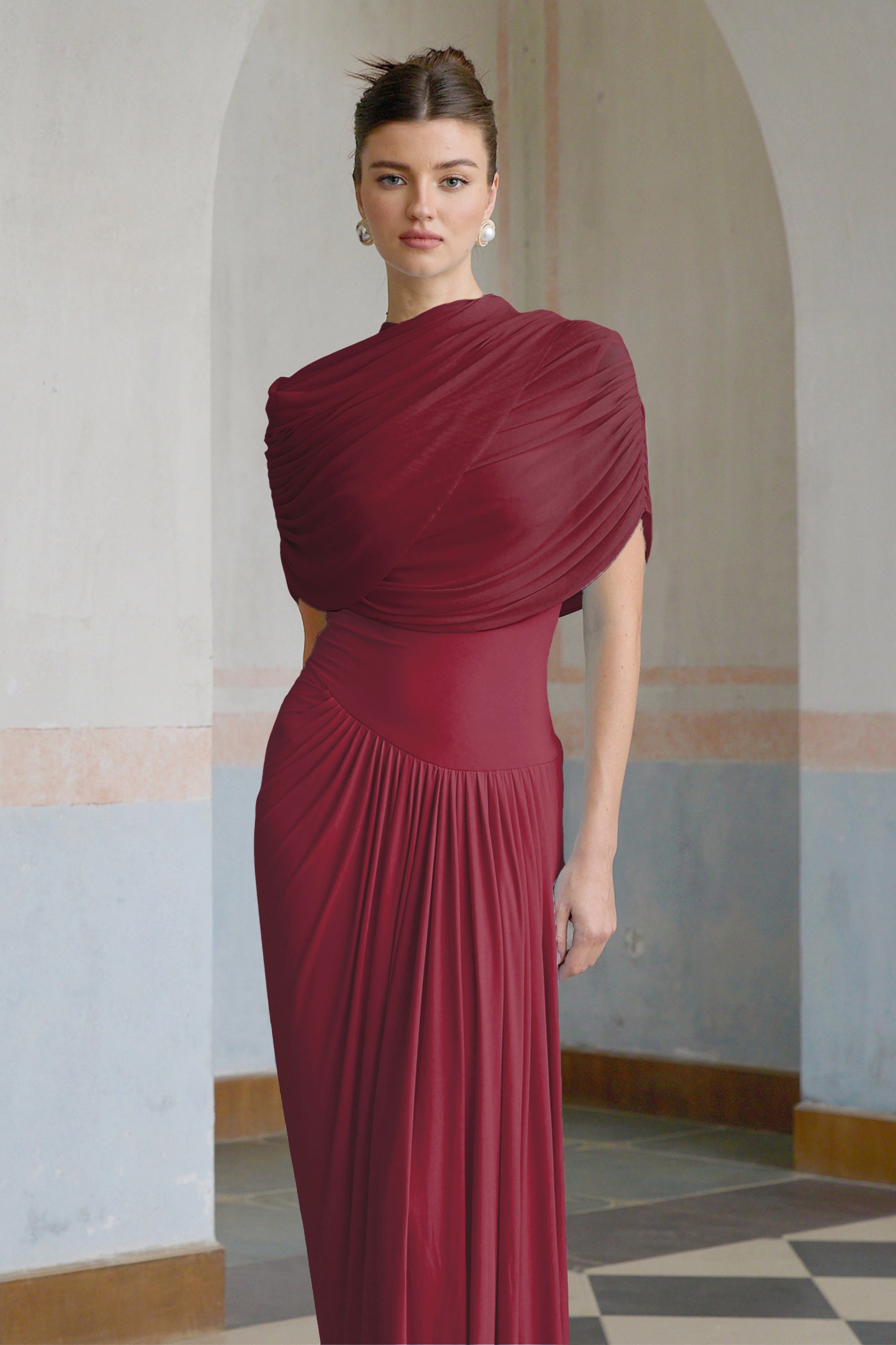 Vestido largo plisado asimétrico Catherine en rojo