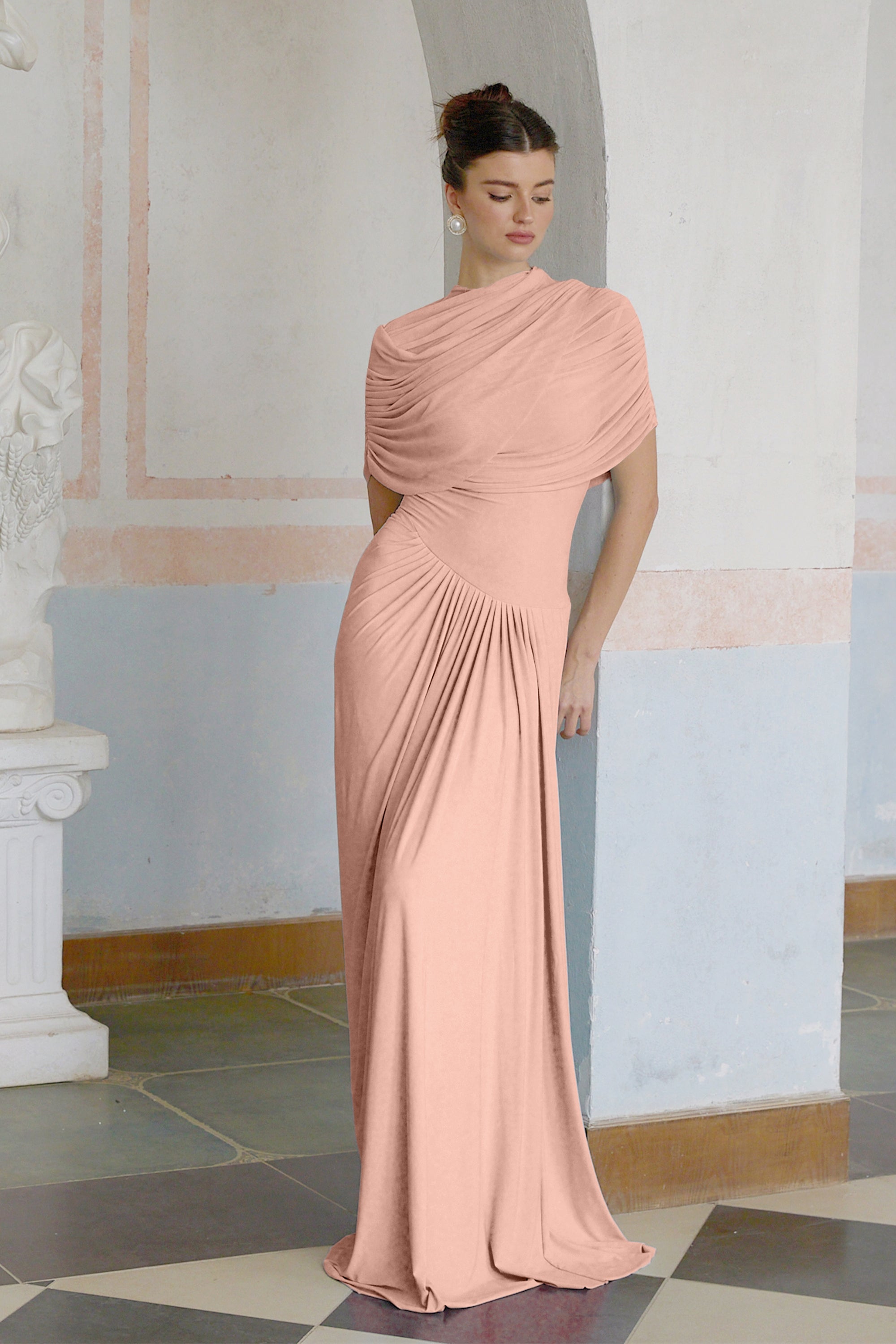 Vestido largo plisado asimétrico Catherine en rosa