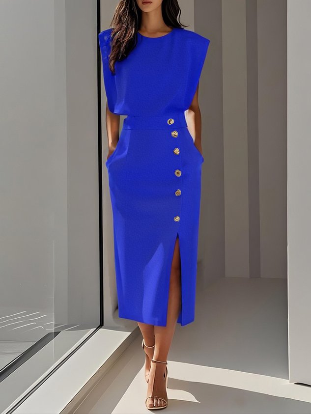 Vestido  liso con abertura con botones y escote redondo
