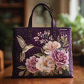 Bolso™ acolchado hecho a mano en color morado con colibríes y orquídeas