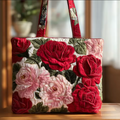 Bolsa acolchada hecha a mano con rosas rojas