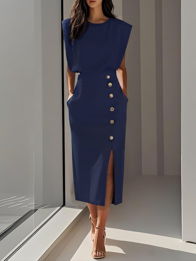 Vestido  liso con abertura con botones y escote redondo